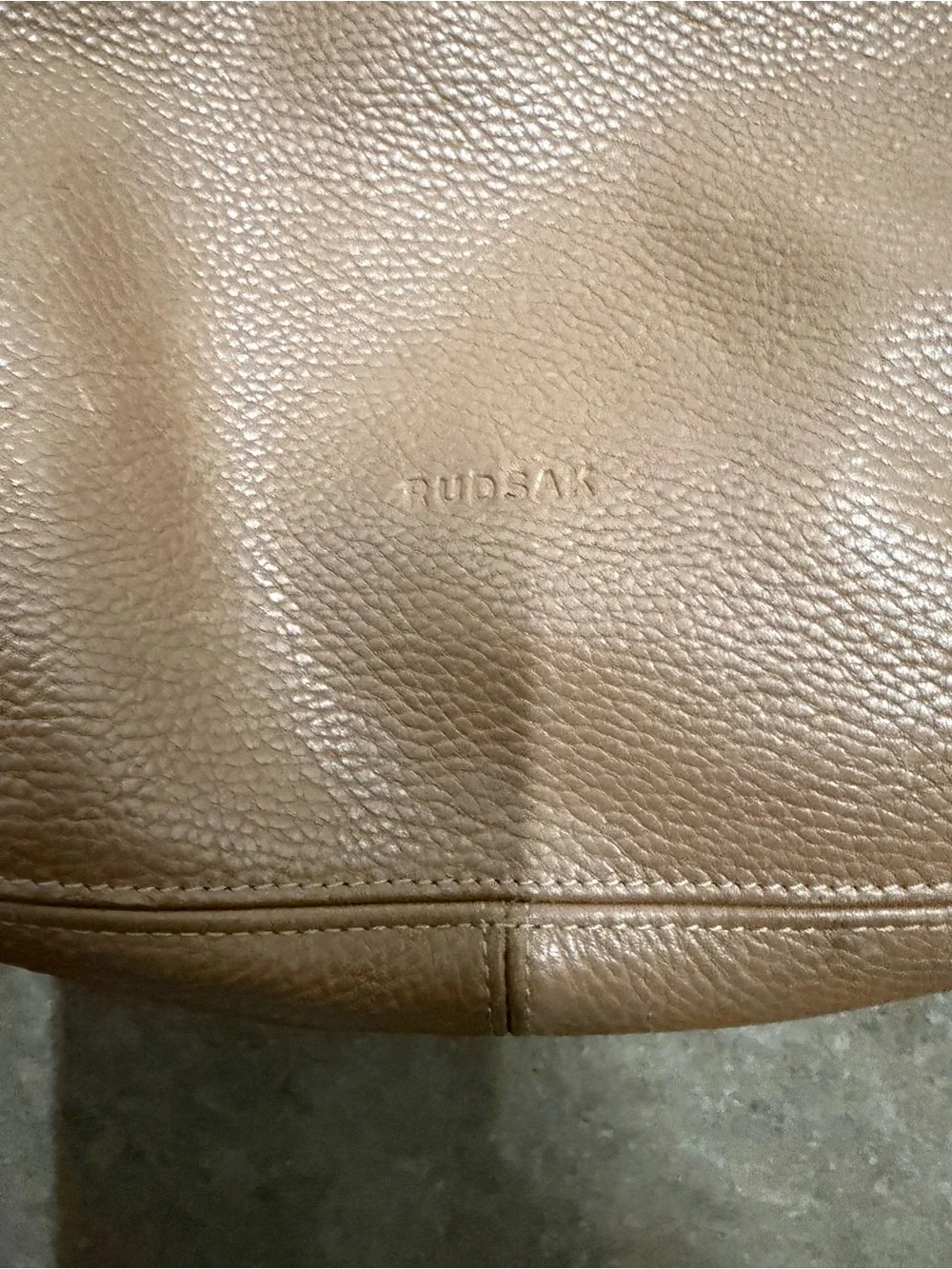 RUDSAK Taupe/Brown Pebbled Leather Shoulder Bag crossbody - Picture 2 of 9